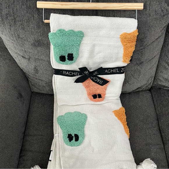 Rachel Zoe Pastel Ghost Blanket Tik Tok Viral Throw Halloween 50” x 60” NWT - Picture 5 of 9